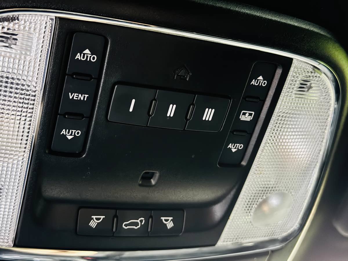 Used 2021 Jeep Grand Cherokee High Altitude AWD/4WD image 17
