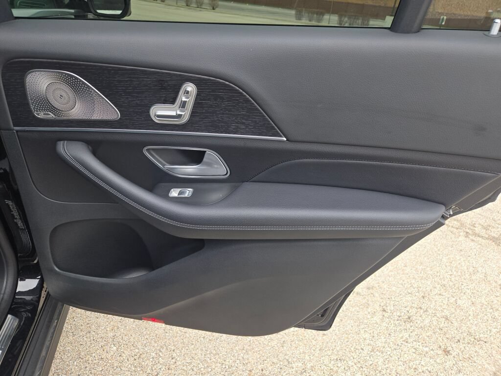 Used 2025 Mercedes-Benz GLS 450 4MATIC image 8