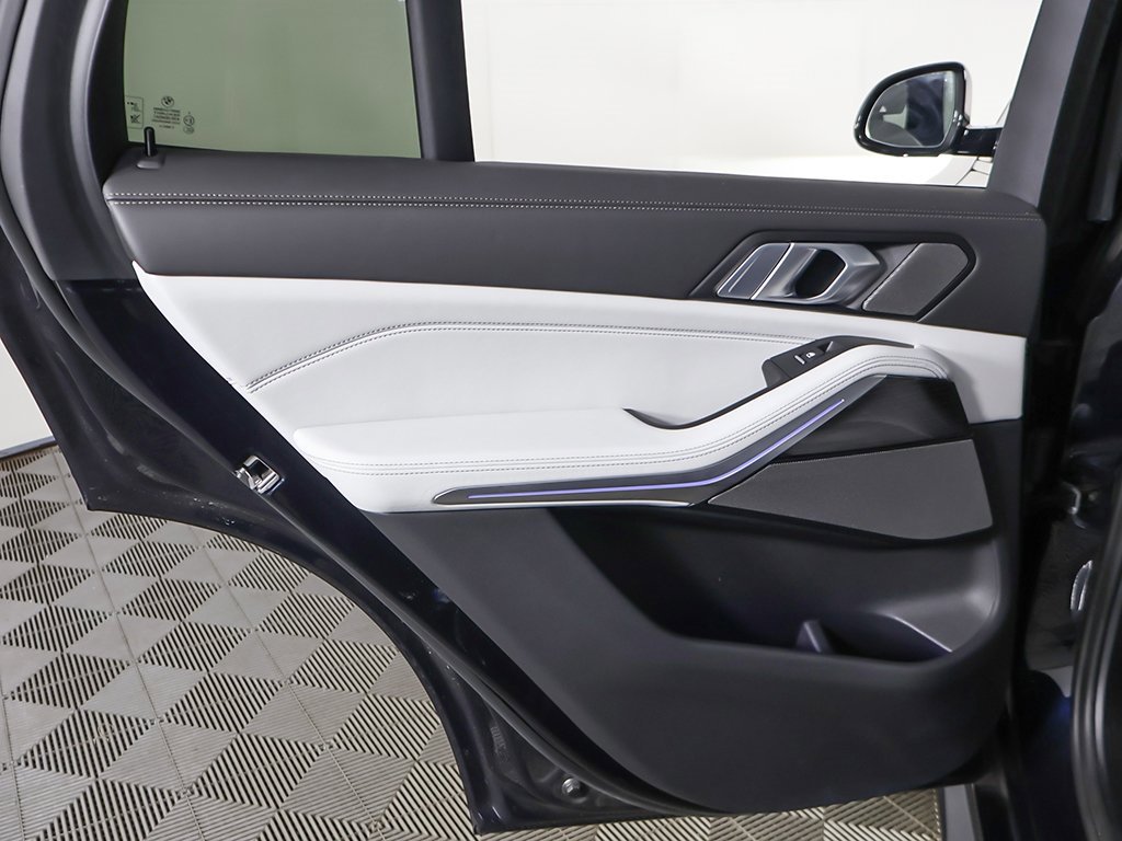 Used 2024 BMW X5 xDrive40i w/ M Sport Package image 28