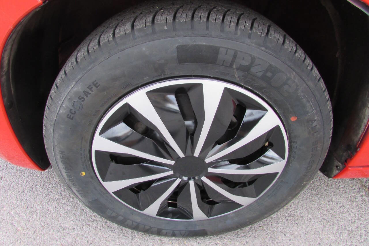 Used 2009 Chevrolet HHR LS image 10