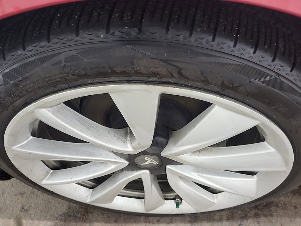 Used 2018 Tesla Model 3 Long Range image 4
