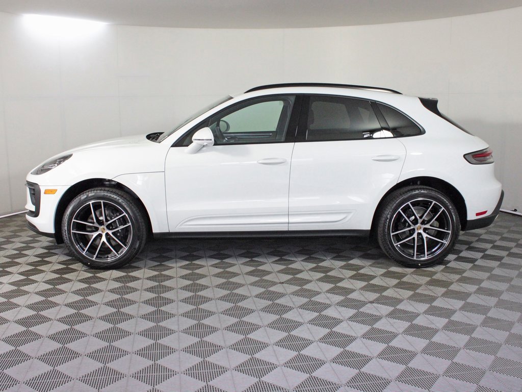 Used 2025 Porsche Macan image 2