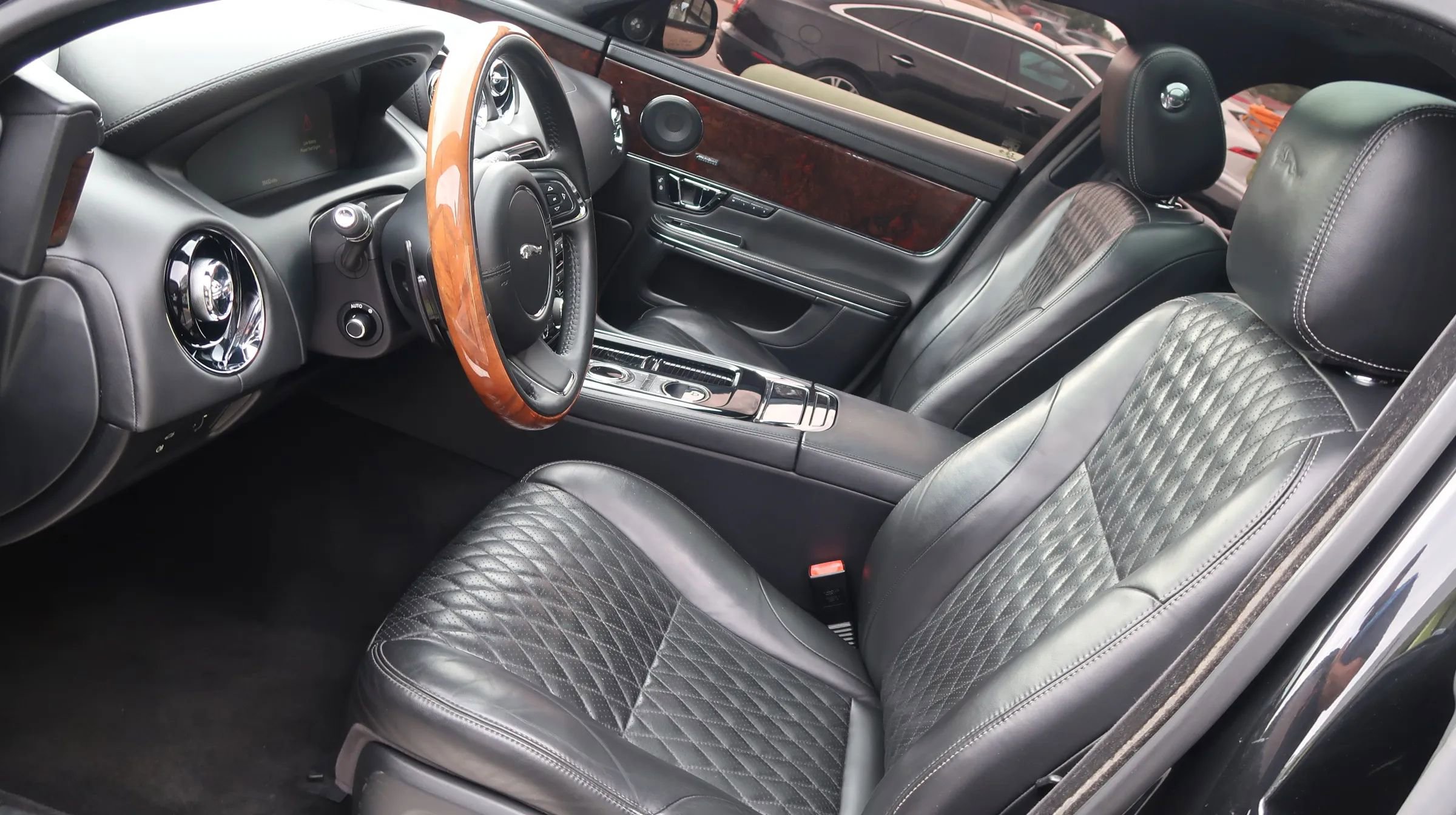 Used 2017 Jaguar XJ R-Sport AWD/4WD image 16