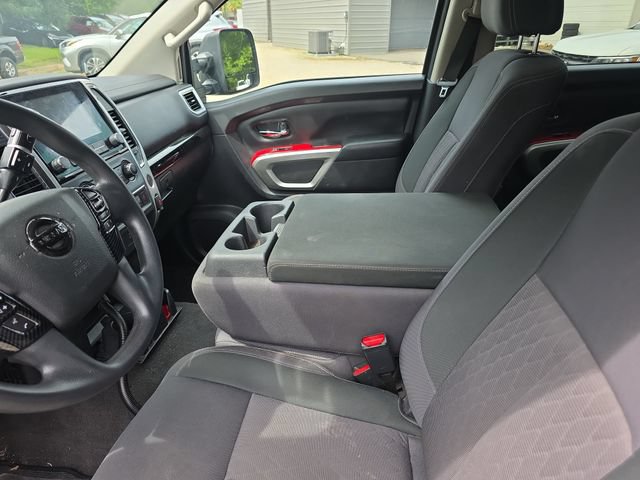 Used 2021 Nissan Titan SV RWD image 11