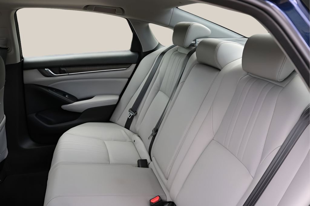 Used 2018 Honda Accord Touring image 16