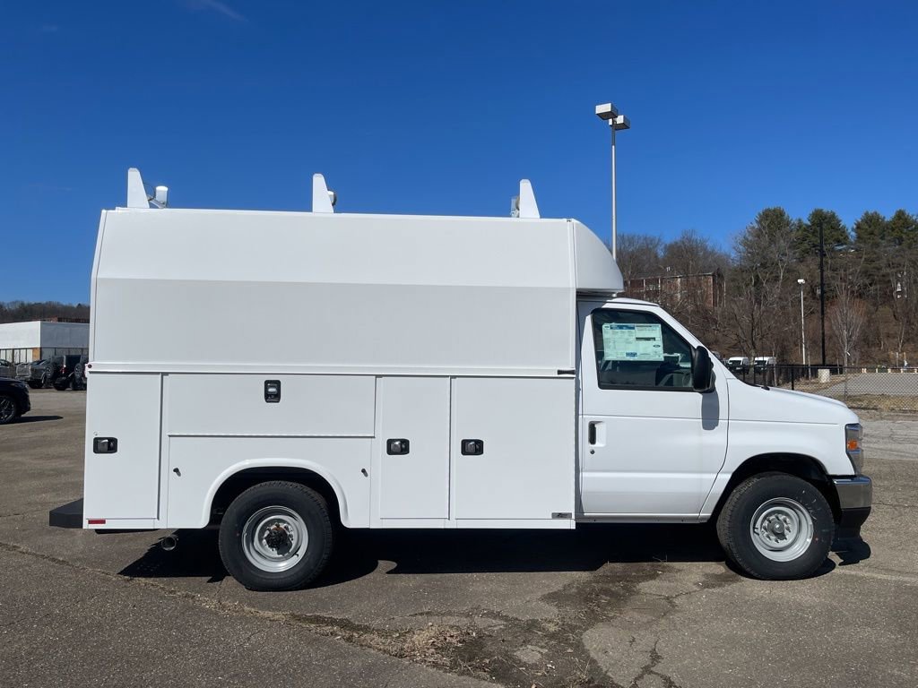 New 2026 Ford E-350 and Econoline 350 Super Duty w/ Power Equipment Group RWD image 7