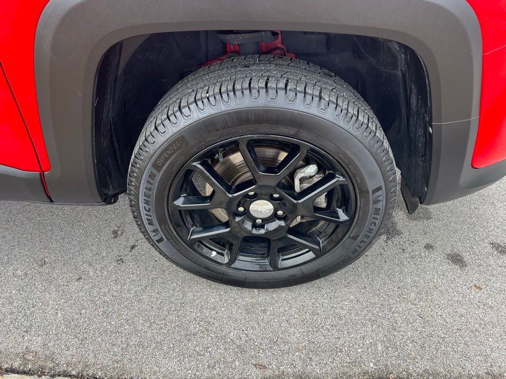 Used 2019 Jeep Renegade Latitude w/ Cold Weather Group AWD/4WD image 12