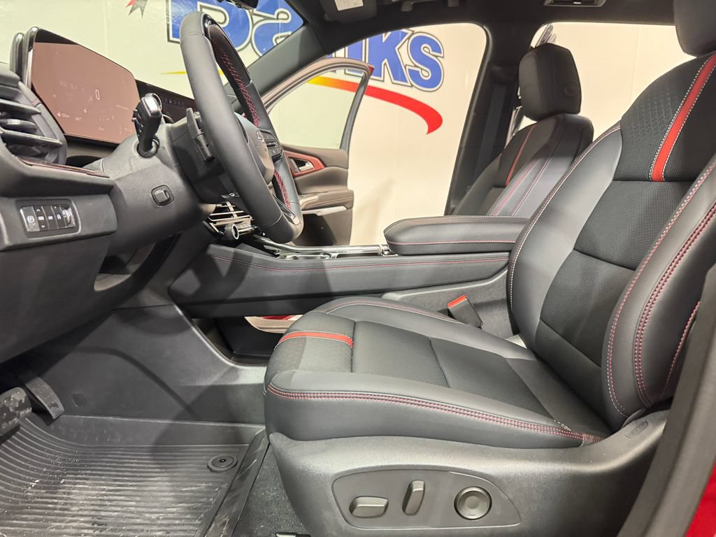 New 2026 Chevrolet Traverse RS w/ LPO, Floor Liner Package AWD/4WD image 8