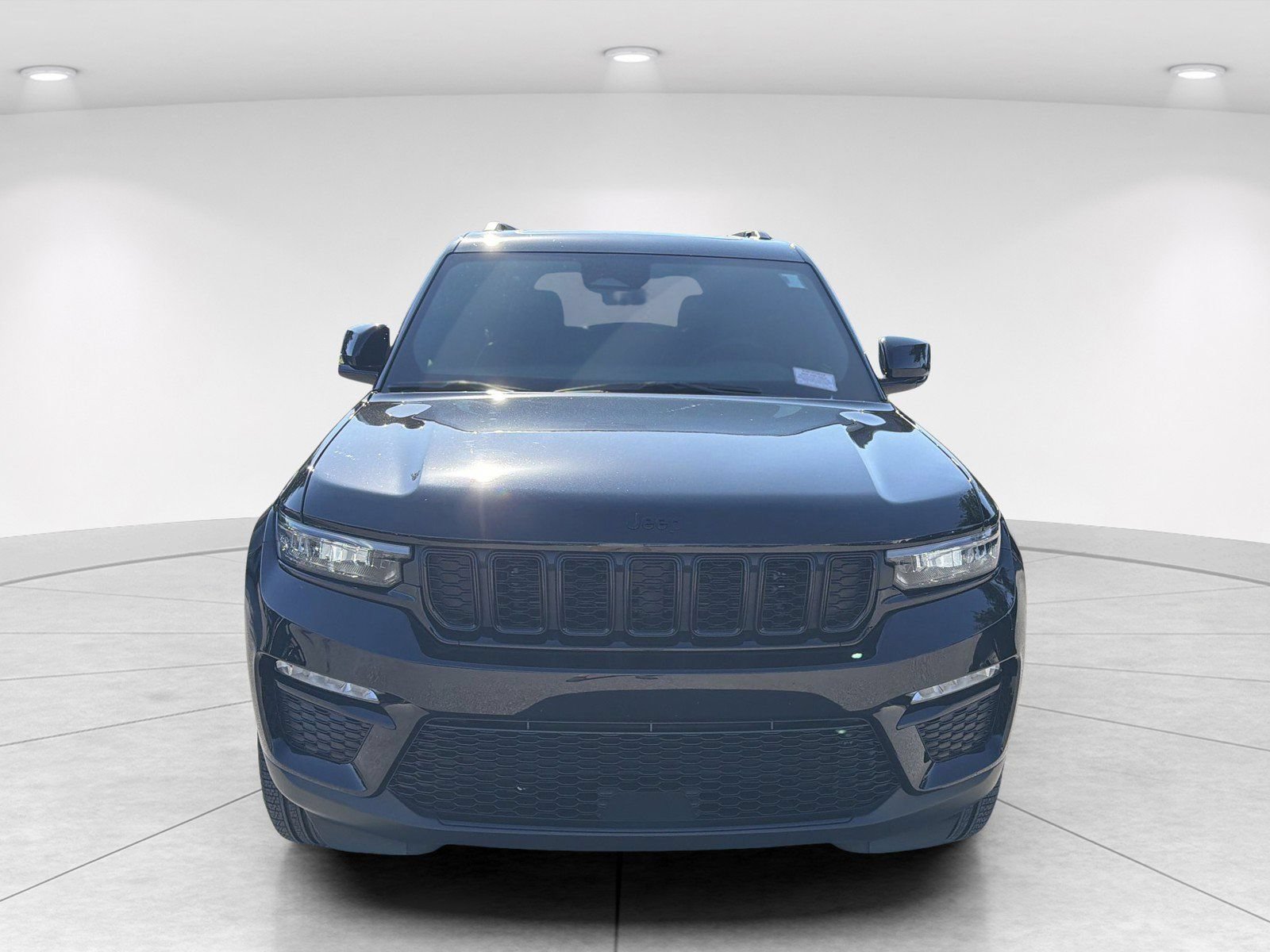 Used 2025 Jeep Grand Cherokee Limited AWD/4WD image 2