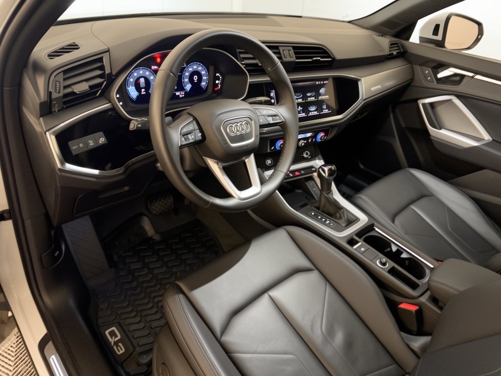 Certified 2025 Audi Q3 2.0T Premium w/ Convenience Package AWD/4WD image 4