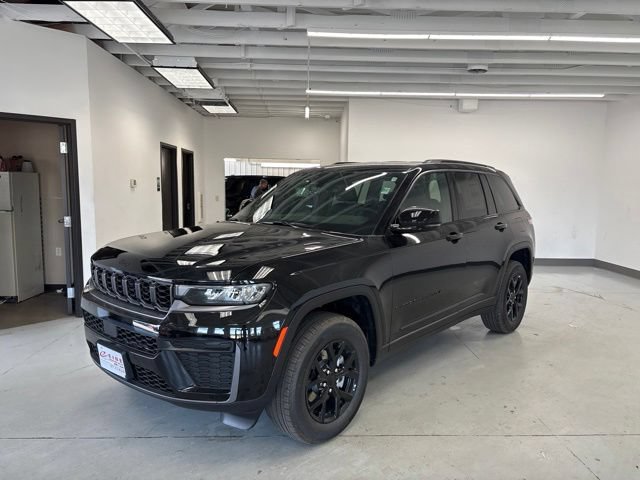 New 2026 Jeep Grand Cherokee Altitude AWD/4WD image 3