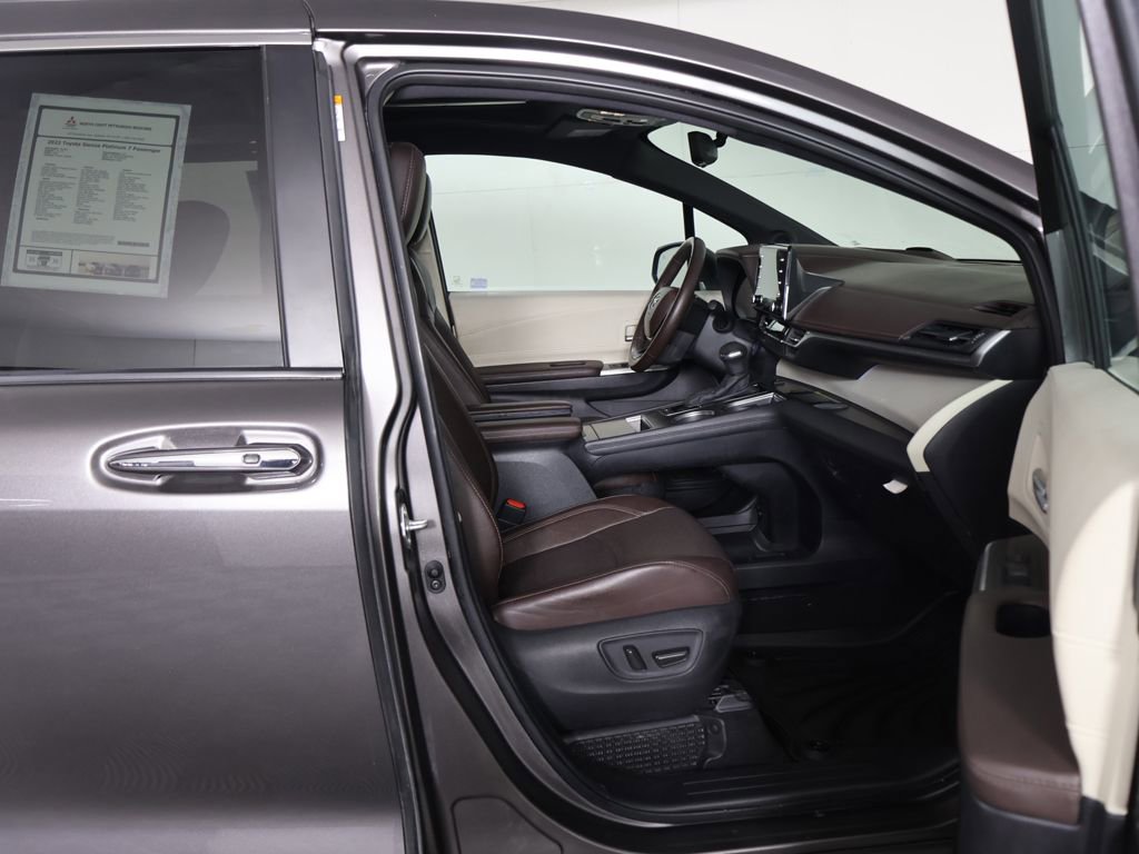 Used 2023 Toyota Sienna Platinum image 32