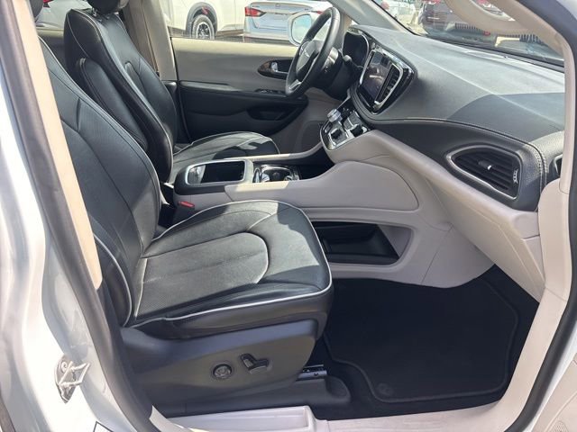 Used 2022 Chrysler Pacifica Limited FWD image 21