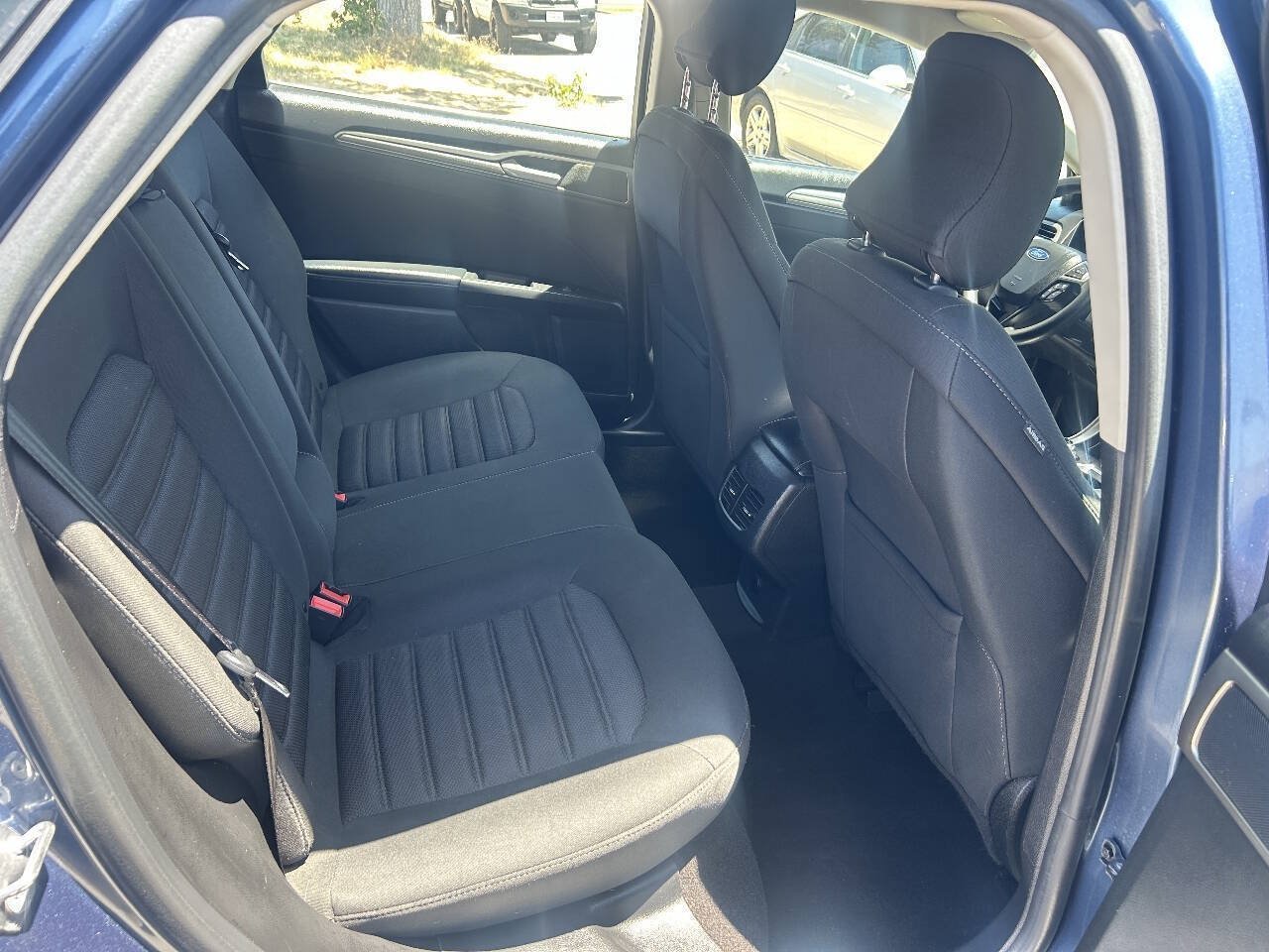 Used 2019 Ford Fusion SE FWD image 17