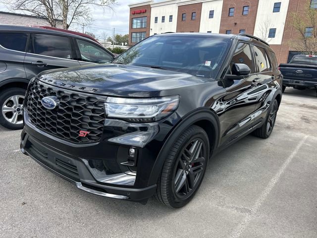 Used 2025 Ford Explorer ST image 1