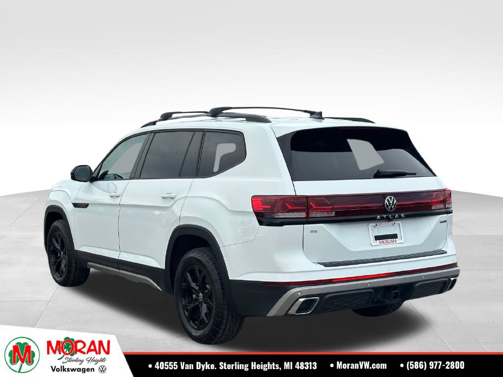 Certified 2025 Volkswagen Atlas Peak Edition SE AWD/4WD image 3