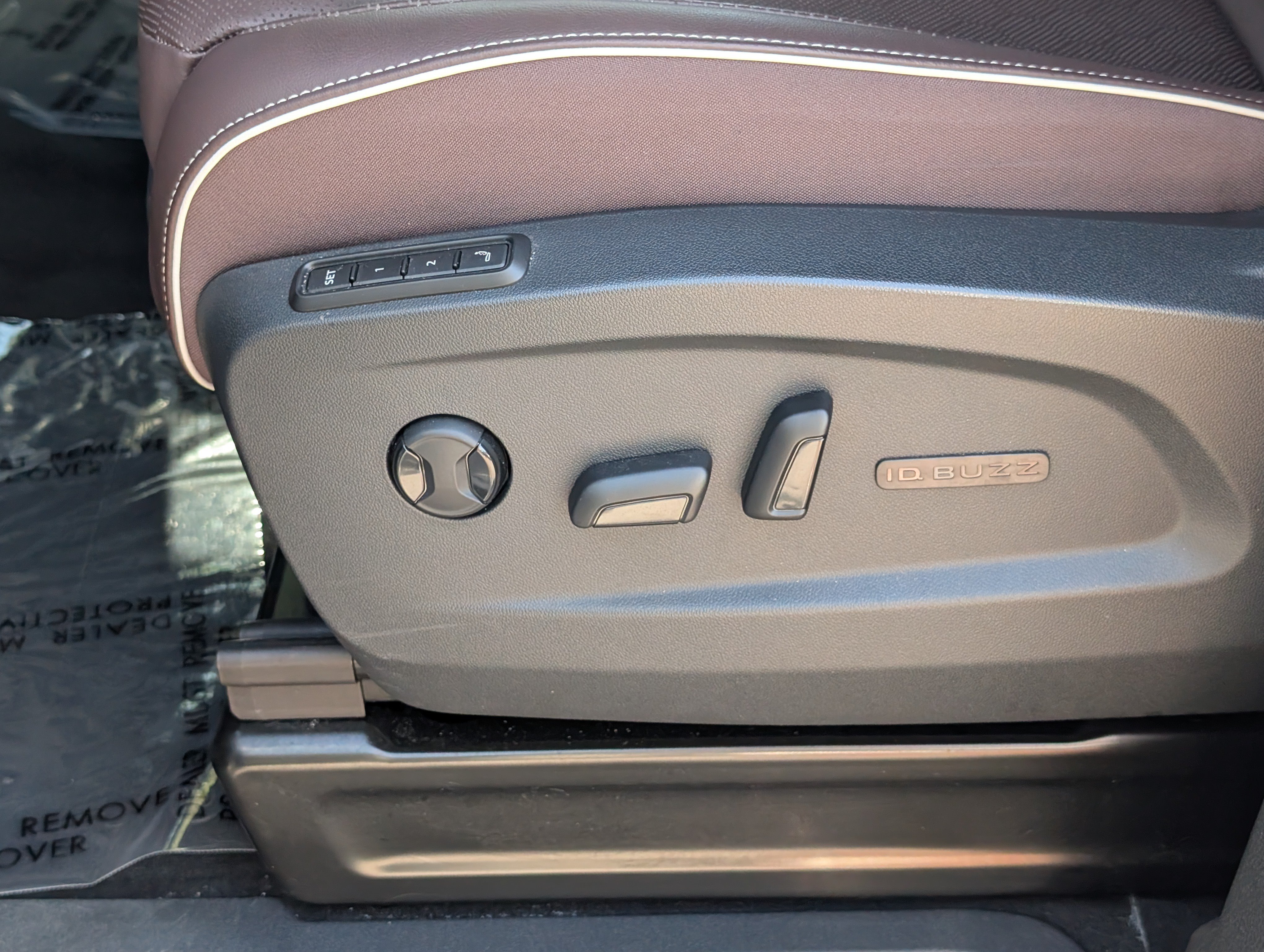 Used 2025 Volkswagen ID. Buzz Pro S Plus RWD image 21