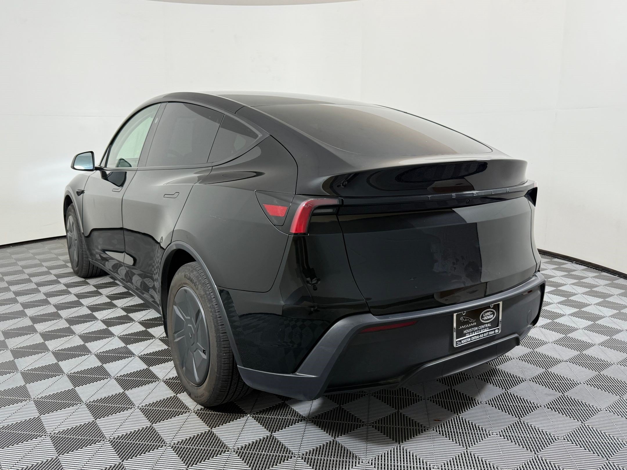 Used 2026 Tesla Model Y 2WD image 3