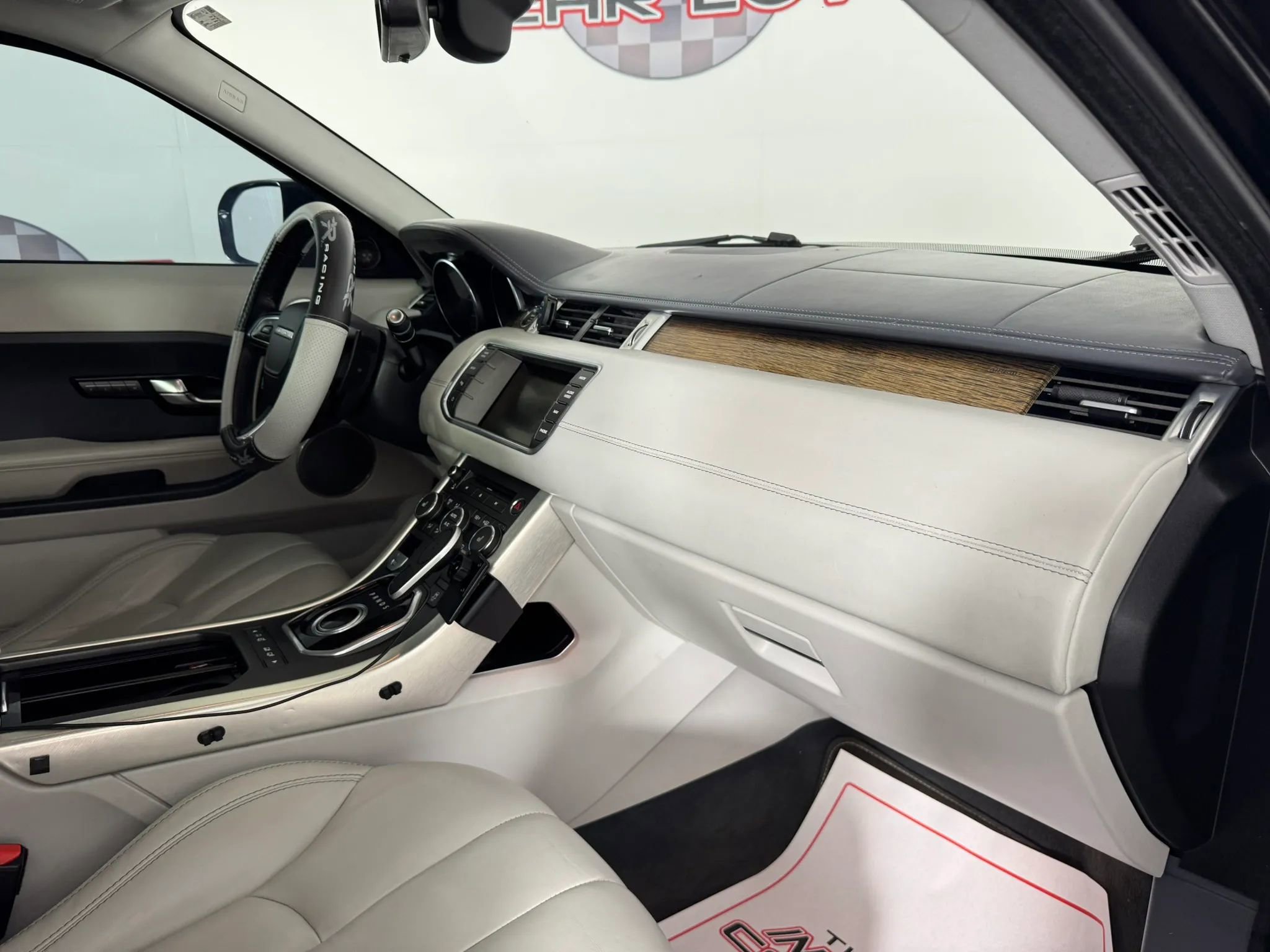 Used 2013 Land Rover Range Rover Evoque Prestige image 12