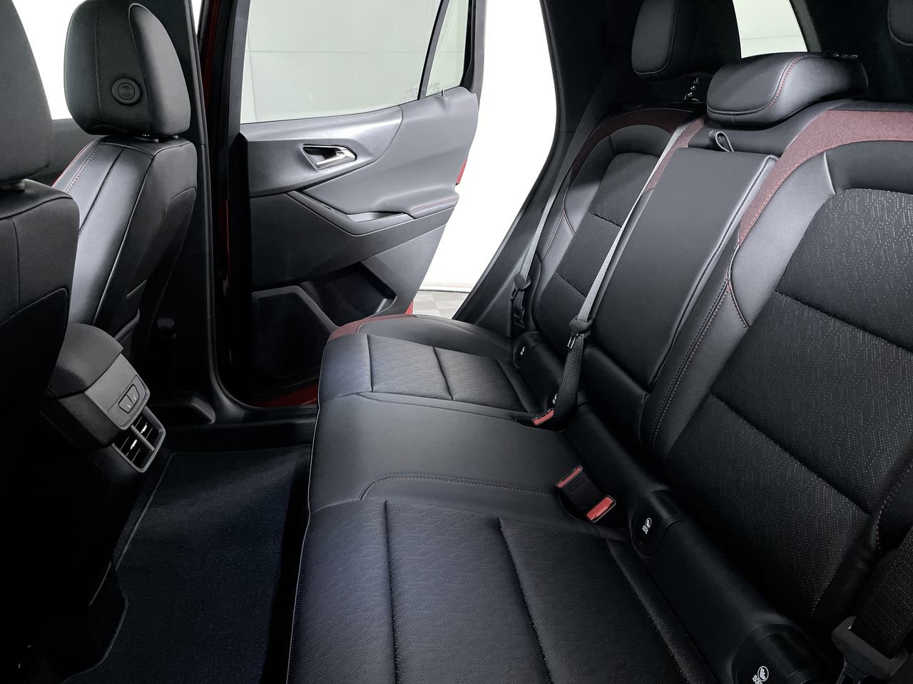 New 2025 Chevrolet Equinox RS w/ Safety and Technology Package AWD/4WD image 82