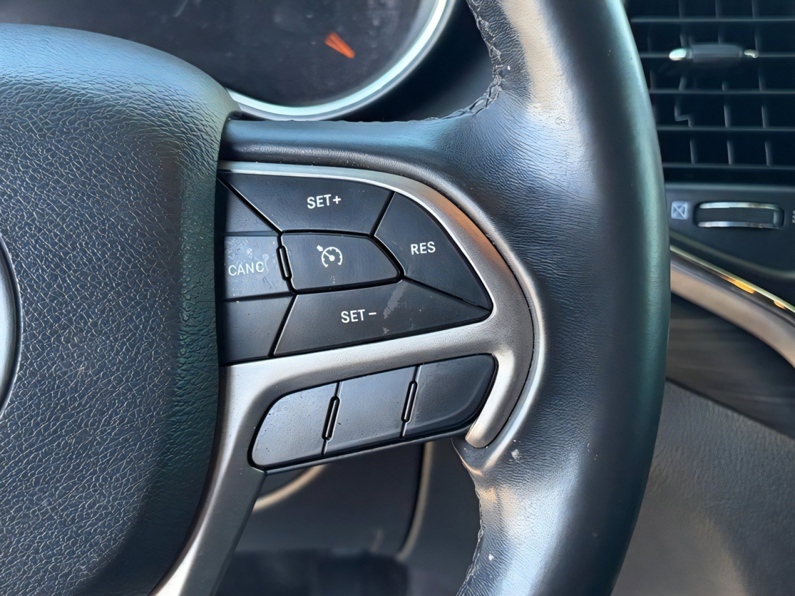 Used 2020 Jeep Grand Cherokee Laredo image 20