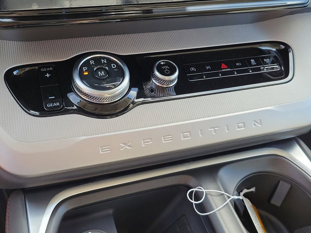 New 2025 Ford Expedition Active image 31