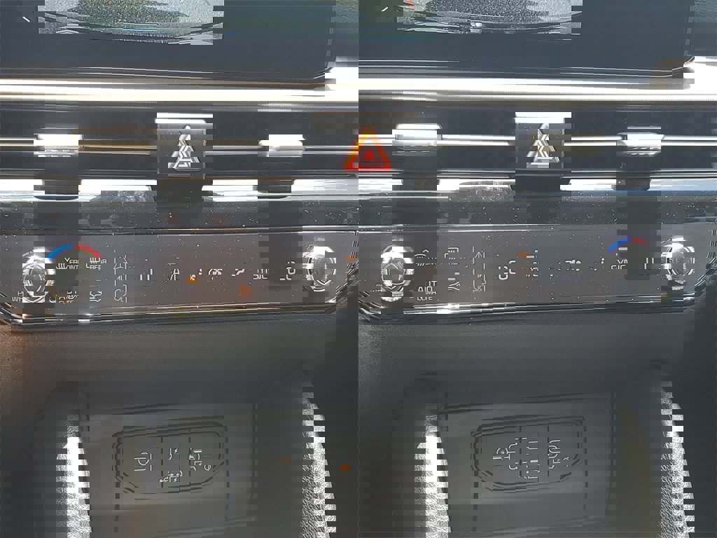 New 2026 Kia Sportage SX image 18