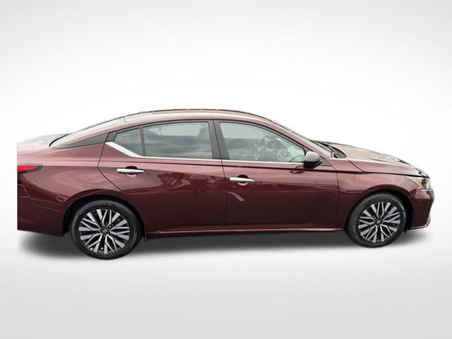 Used 2024 Nissan Altima 2.5 SV FWD image 8