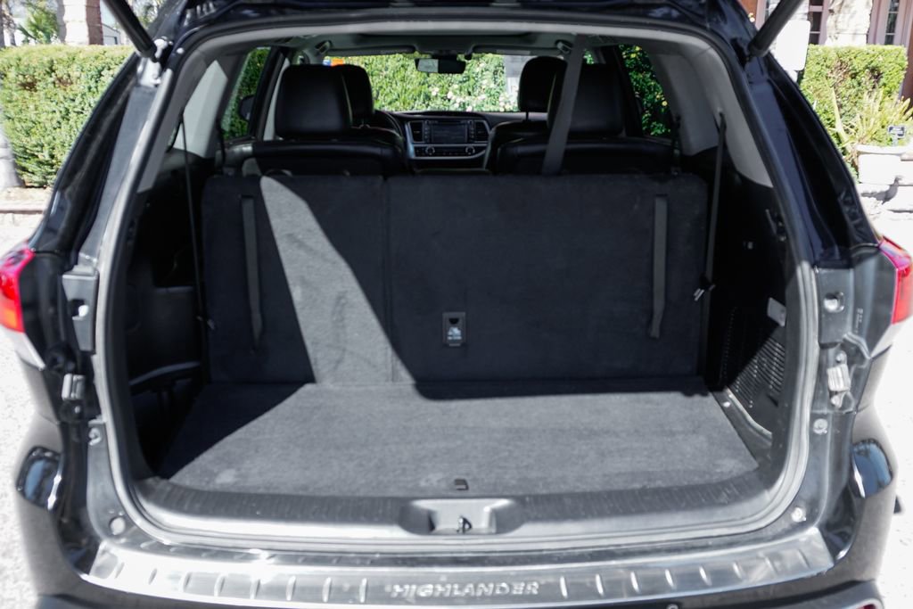Used 2018 Toyota Highlander Limited Platinum image 8