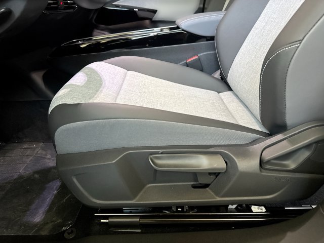 New 2026 Volkswagen ID.4 Pro RWD image 14