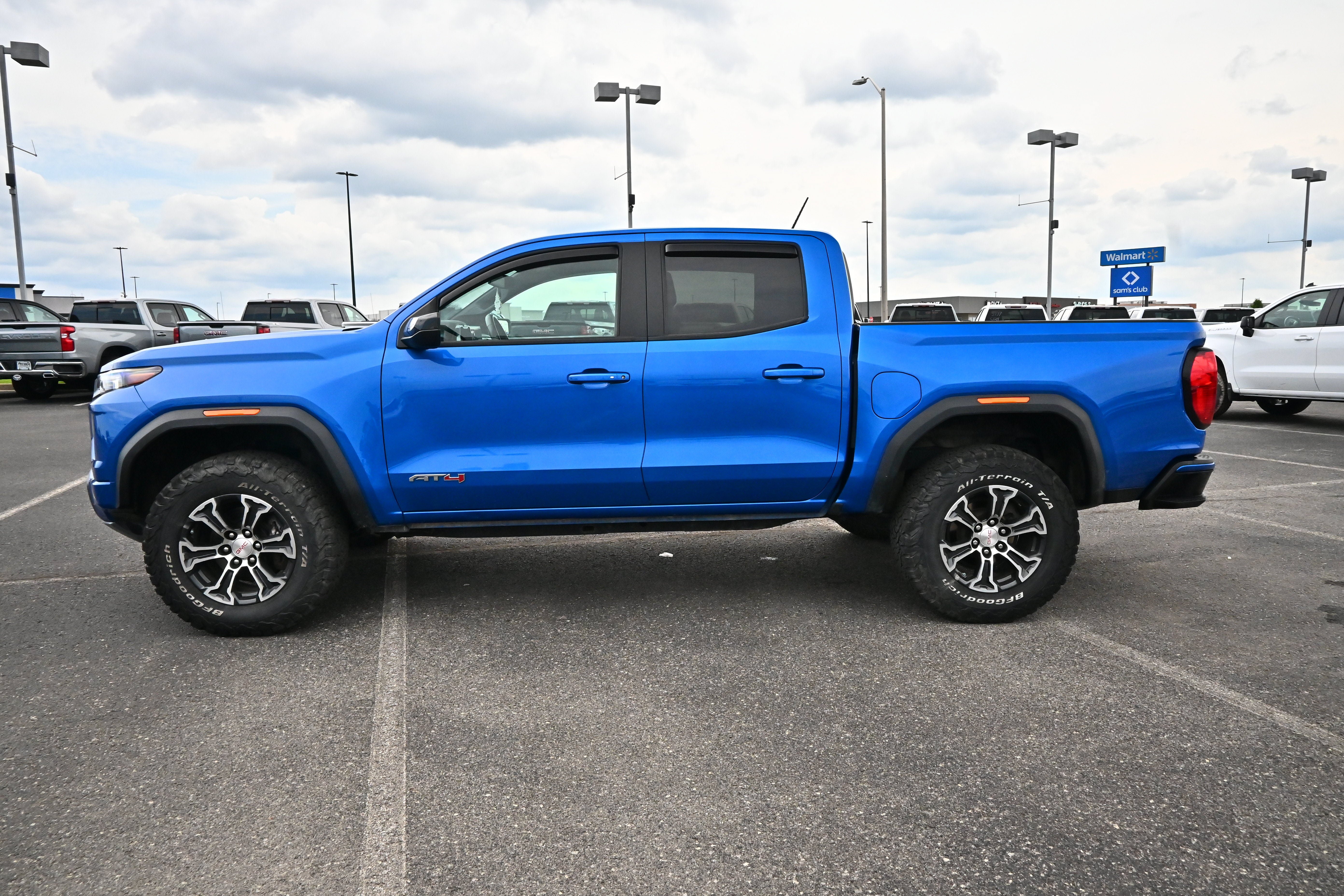 Used 2023 GMC Canyon AT4 w/ AT4 Premium Package AWD/4WD image 5