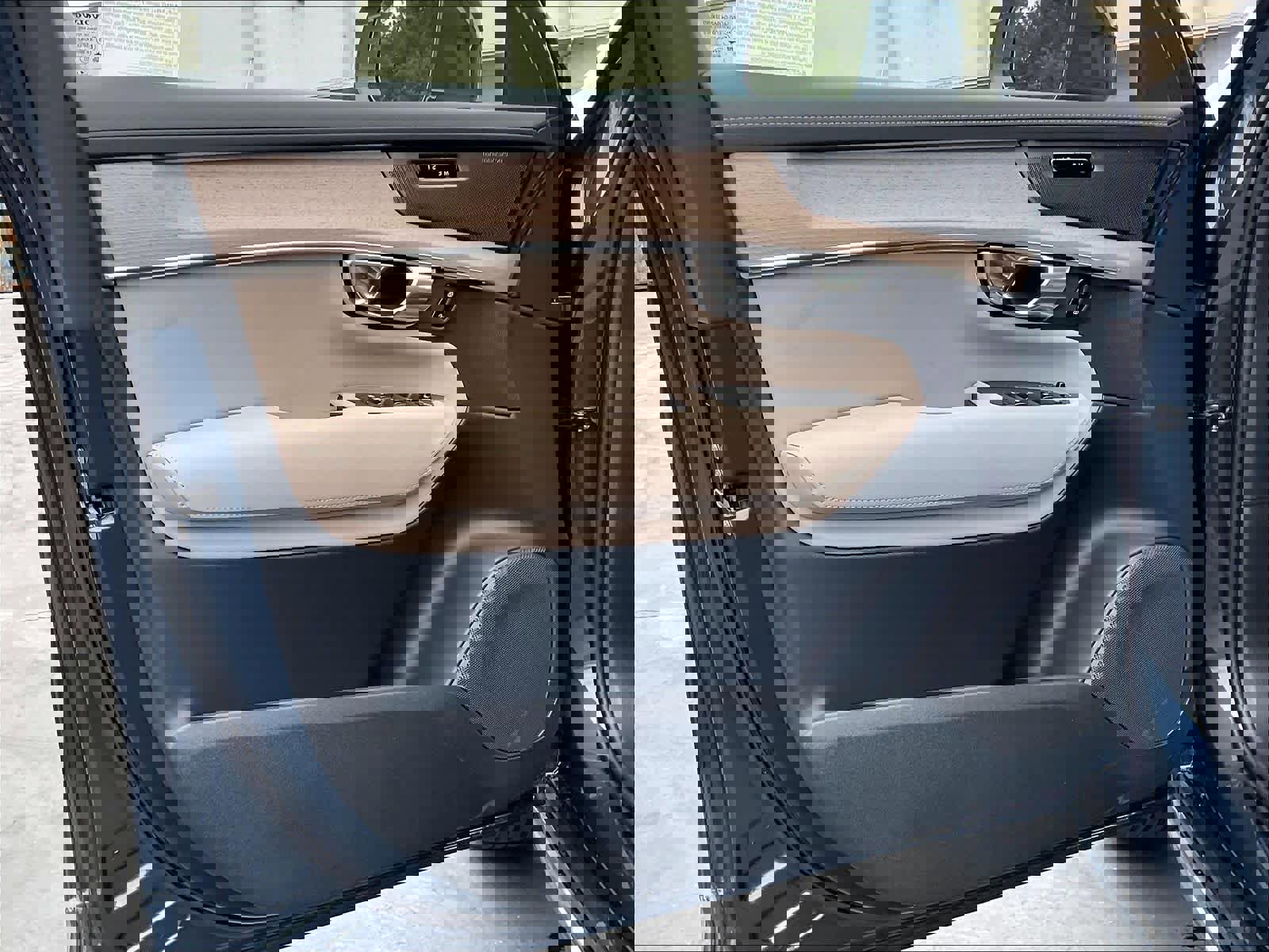 New 2026 Volvo XC90 B6 Plus w/ Protection Package Premier image 24