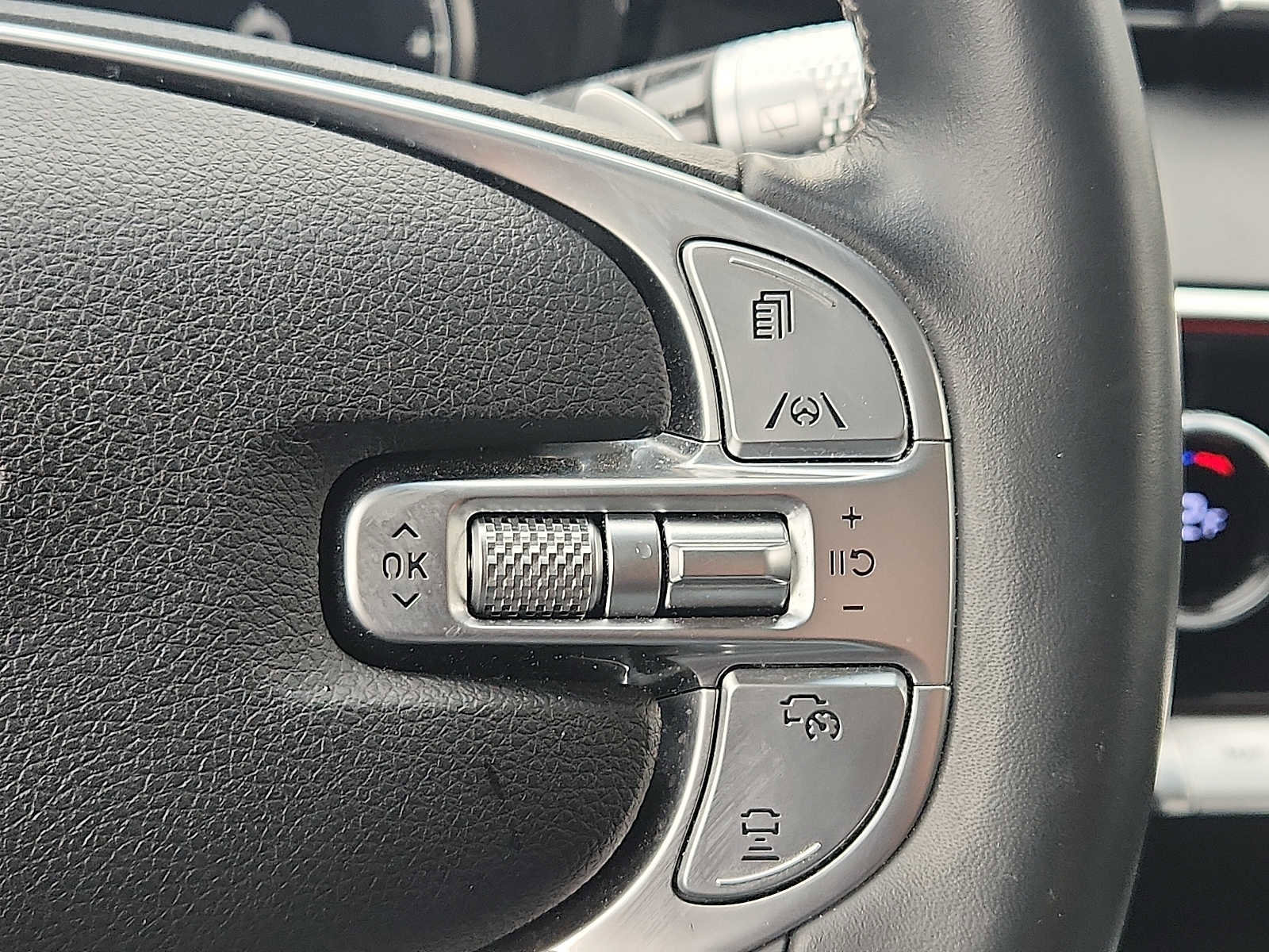 Used 2022 Genesis GV70 2.5T w/ Advanced Package image 22