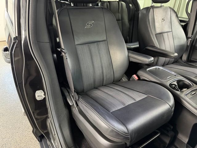 Used 2015 Chrysler Town & Country S w/ Driver Convenience Group FWD image 24