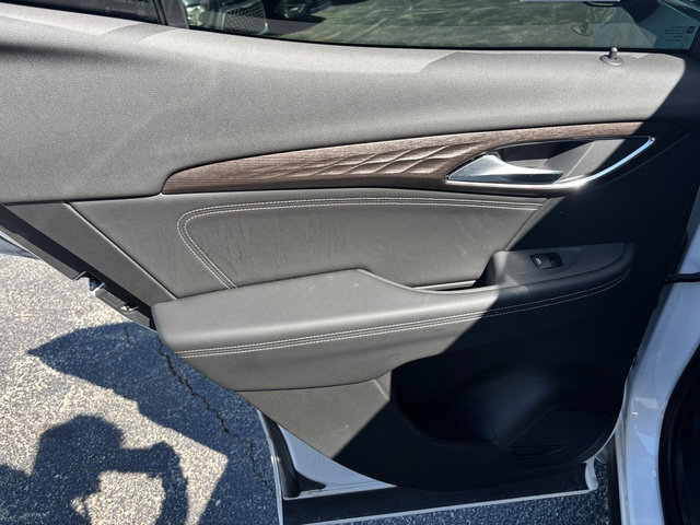 Used 2022 Buick Envision Avenir w/ Technology Package II image 28