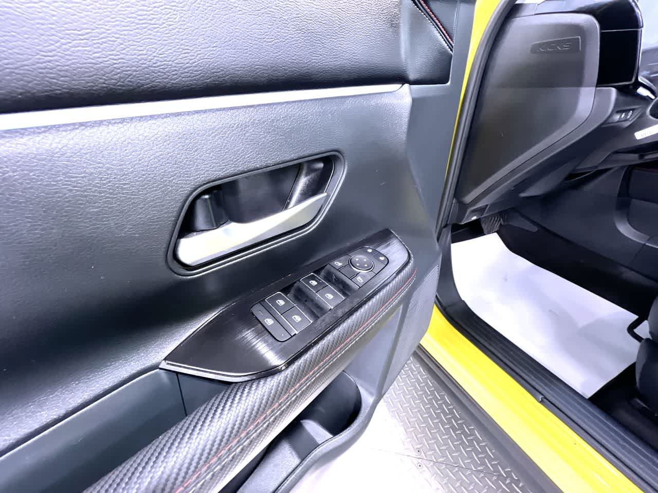 Used 2025 Nissan Kicks SR FWD image 12