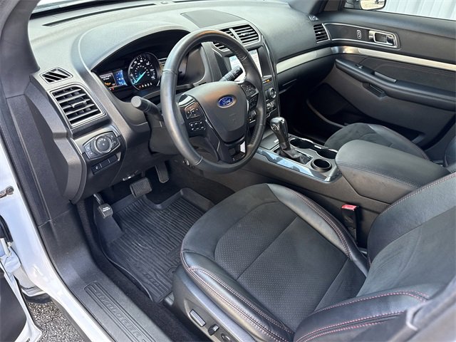 Used 2019 Ford Explorer XLT w/ Equipment Group 202A image 10