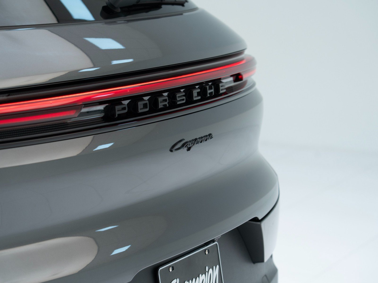 Certified 2025 Porsche Cayenne GTS AWD/4WD image 14