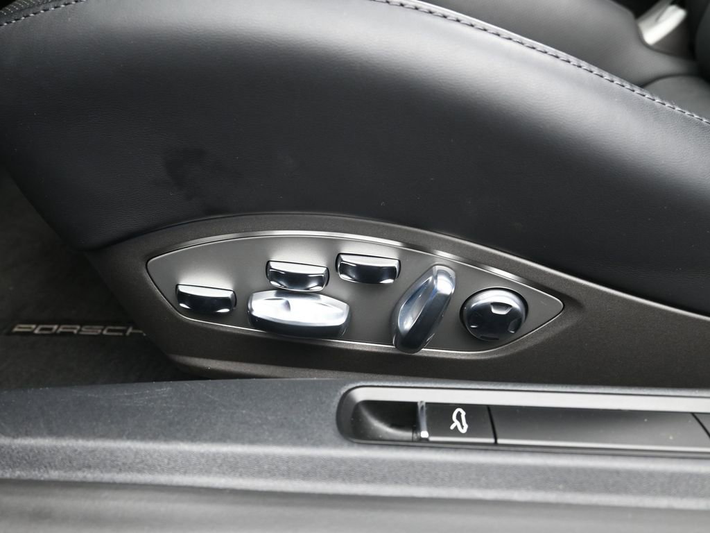 Certified 2025 Porsche 718 Boxster RWD image 15