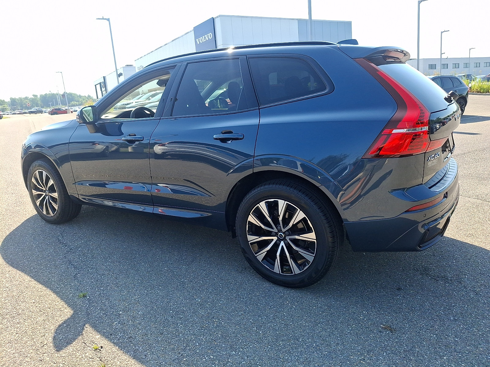 Certified 2024 Volvo XC60 B5 Core w/ Protection Package Premier AWD/4WD image 4