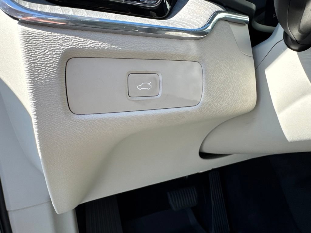 Used 2023 Volvo XC60 B5 Plus w/ Protection Package Premier FWD image 19