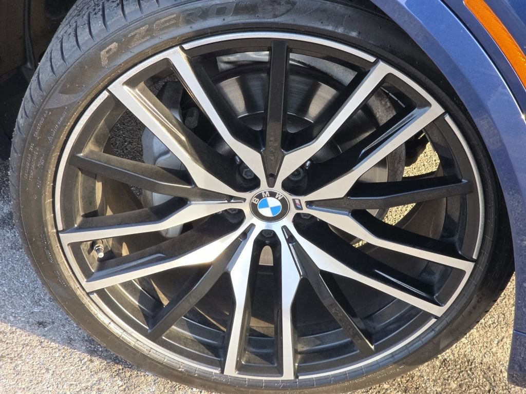Used 2022 BMW X5 xDrive40i w/ M Sport Package image 12