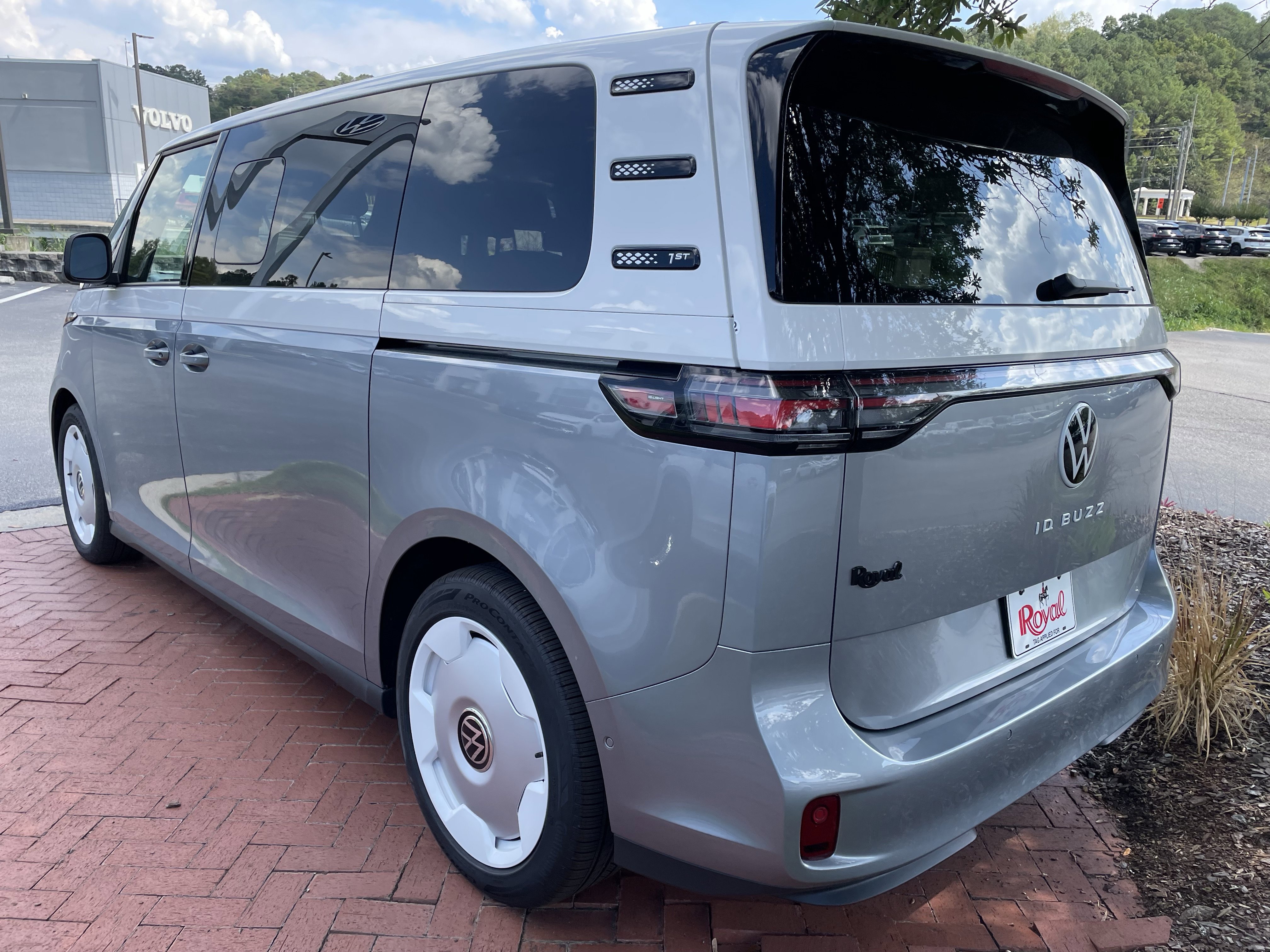 New 2025 Volkswagen ID. Buzz 1st Edition image 5