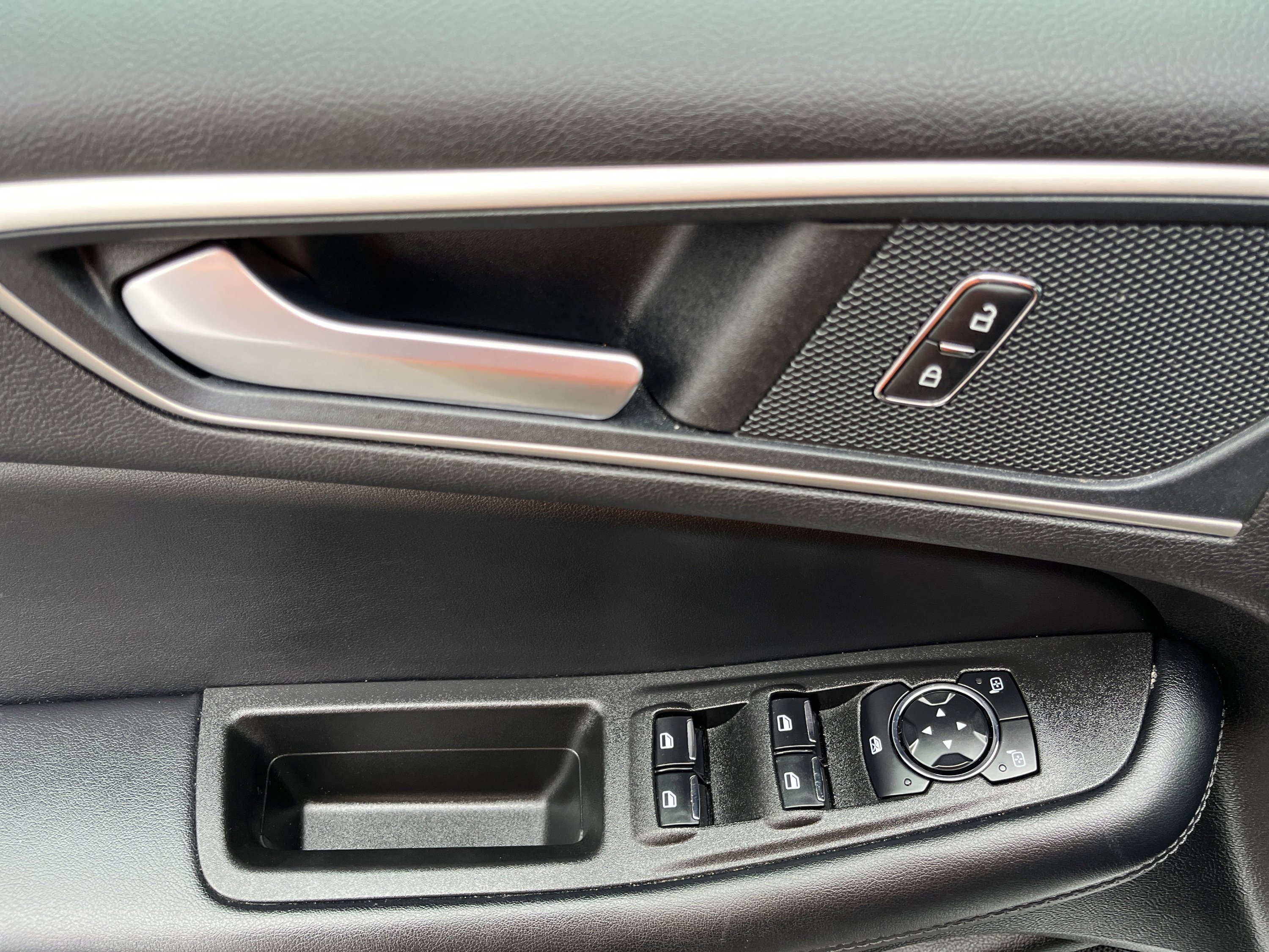 Used 2024 Ford Edge SEL image 18