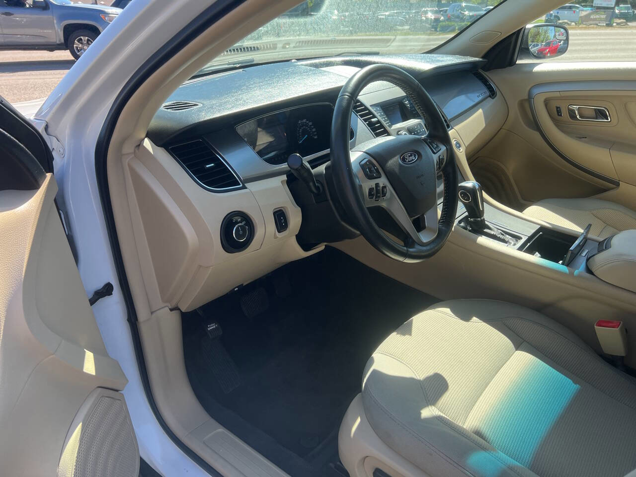 Used 2017 Ford Taurus SEL image 8