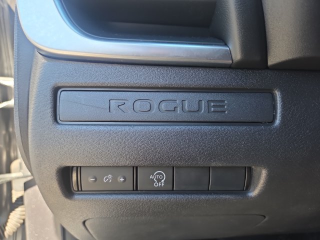 Used 2023 Nissan Rogue S AWD/4WD image 18