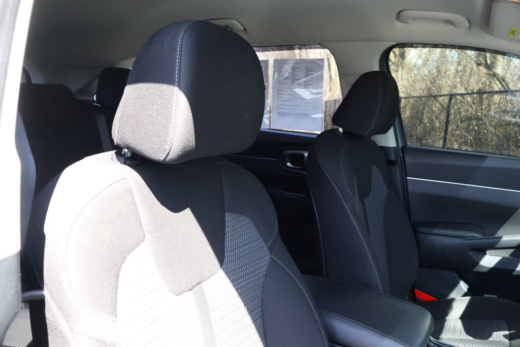 Used 2022 Kia Sorento LX image 38