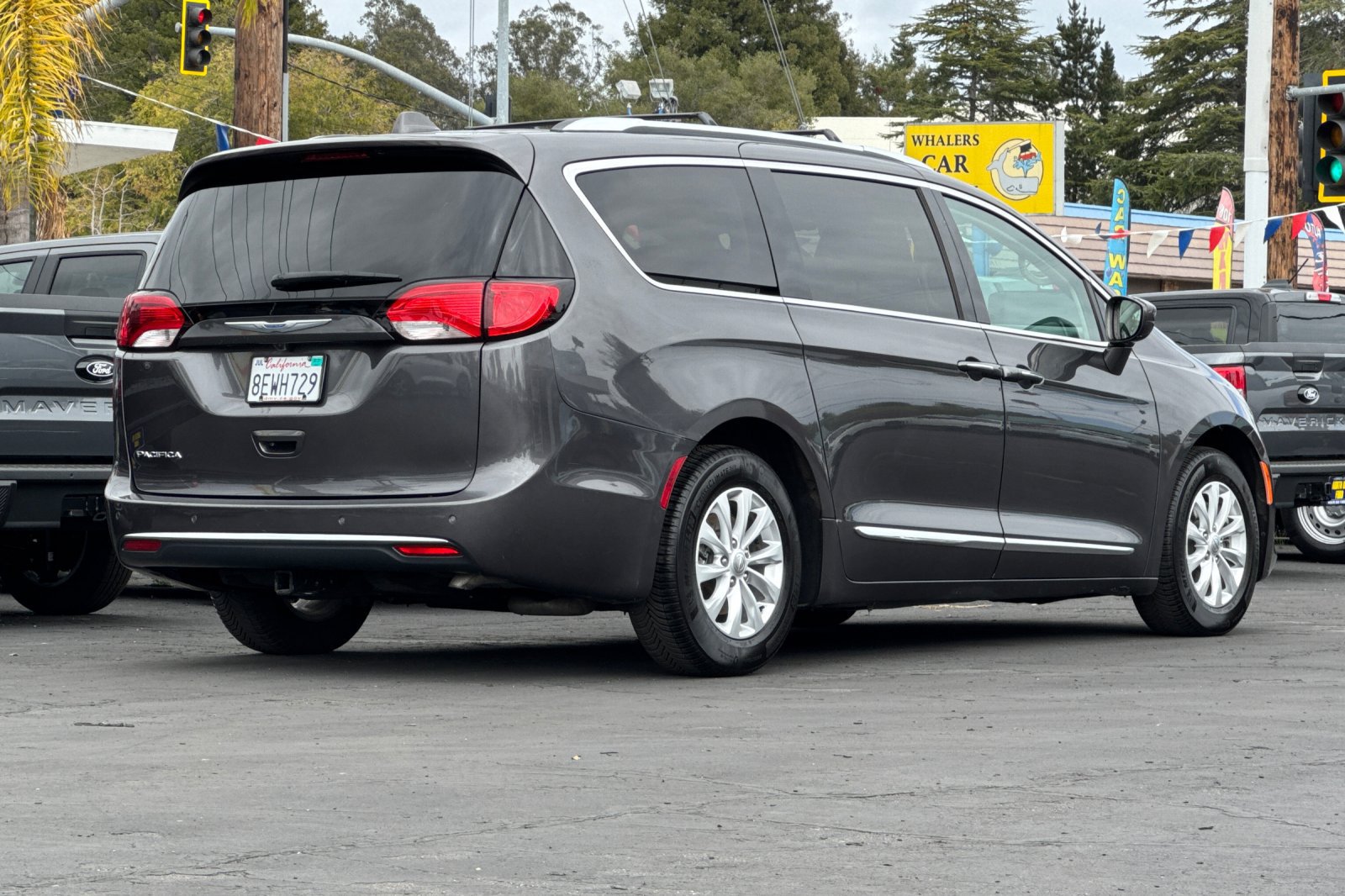Used 2018 Chrysler Pacifica Touring-L FWD image 27
