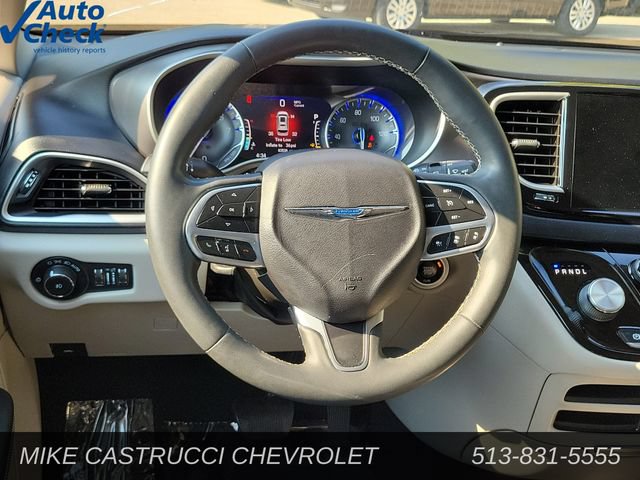 Used 2022 Chrysler Pacifica Touring-L FWD image 12