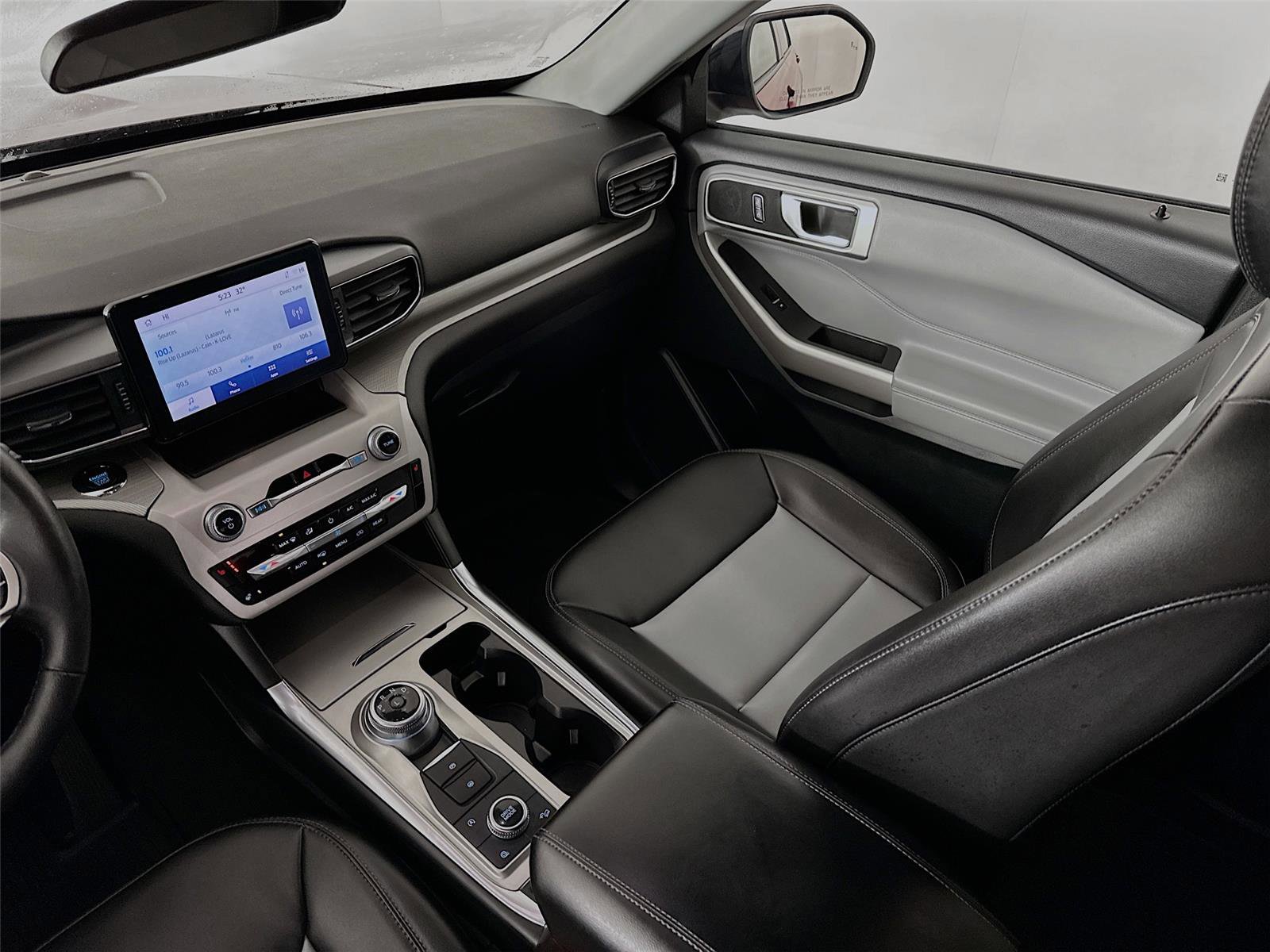 Used 2024 Ford Explorer XLT w/ Equipment Group 202A image 30